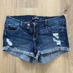 Hollister Low-Rise Short Shorts - Size 5 (w27)